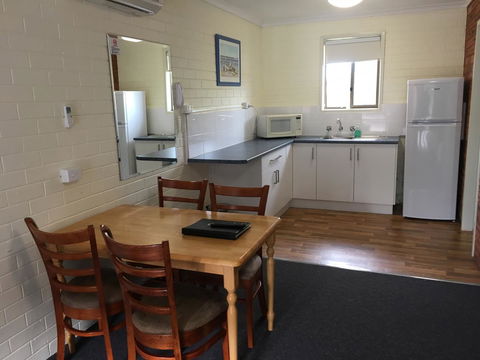 Pelican Motor Inn - Accommodation Guide 13