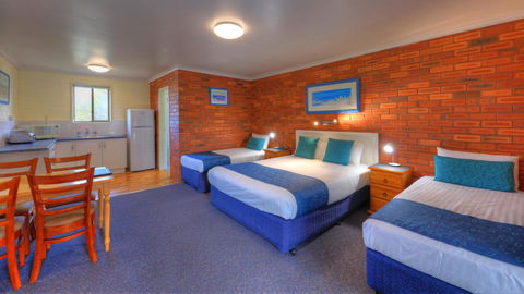 Pelican Motor Inn - Accommodation Guide 4