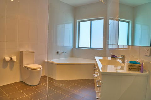 Hunter Oasis - Accommodation Asia 27