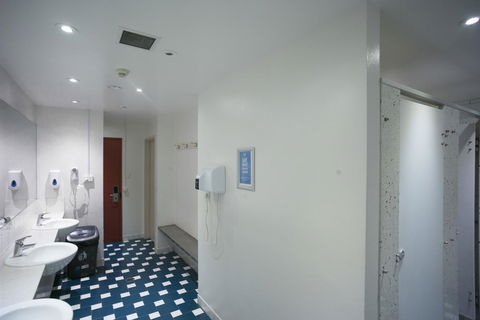 YHA Sydney Central - Accommodation Guide 7