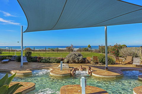Blue Lagoon Beach Resort - Accommodation Asia 3