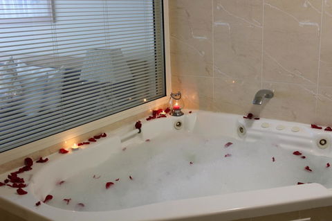 The Boathouse Resort Luxury Apartments - Accommodation Asia 20