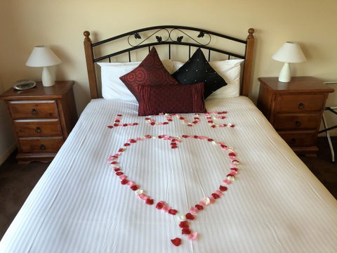 Nightingale Villas - Accommodation Guide 6