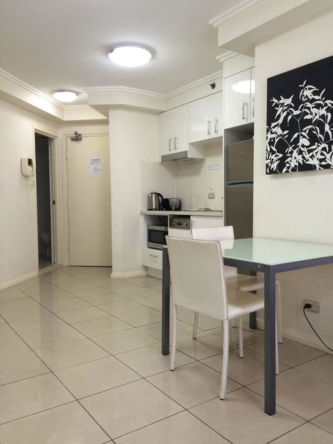 Fiori Apartments - Accommodation Guide 8
