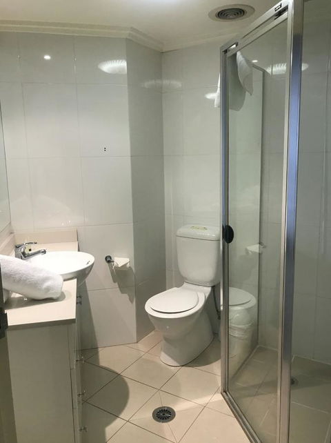 Fiori Apartments - Accommodation Guide 12