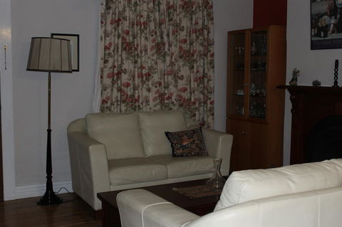 Boot Makers Cottage - Accommodation Asia 10