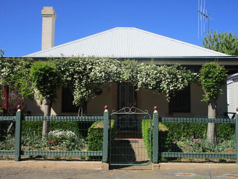 Boot Makers Cottage - Accommodation Asia 1
