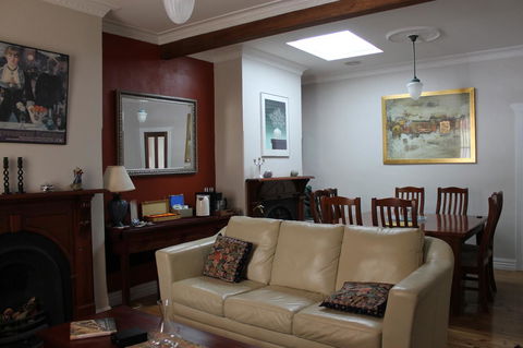 Boot Makers Cottage - Accommodation Asia 8