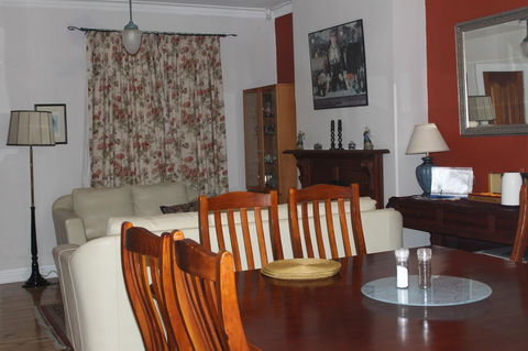 Boot Makers Cottage - Accommodation Asia 5