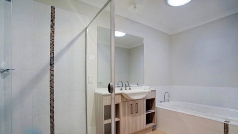Jindabyne Executive - Accommodation Asia 7