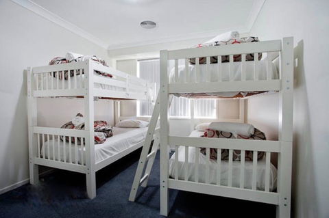 Jindabyne Executive - Accommodation Asia 6
