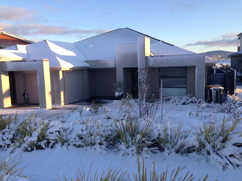Jindabyne Executive - Accommodation Asia 0