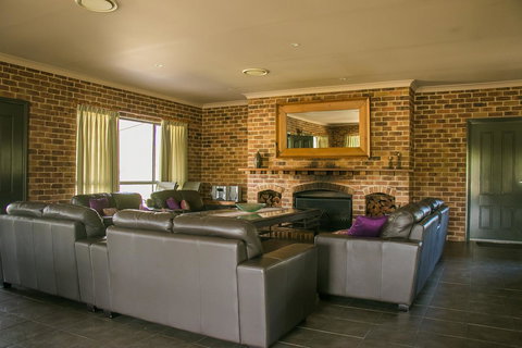 Ironstone Estate Lovedale - Accommodation Asia 2