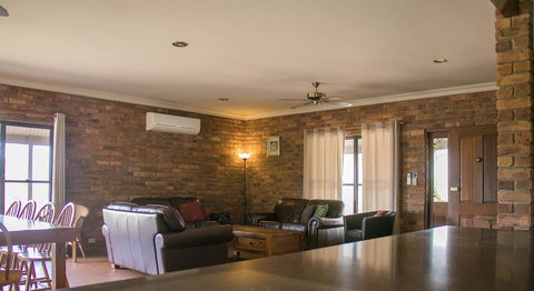 Ironstone Estate Lovedale - Accommodation Asia 17