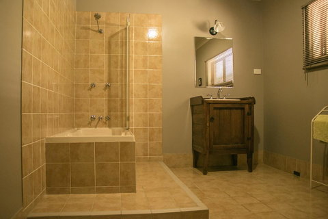 Ironstone Estate Lovedale - Accommodation Asia 10