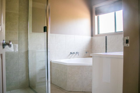 Ironstone Estate Lovedale - Accommodation Asia 6