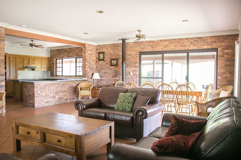 Ironstone Estate Lovedale - Accommodation Asia 19