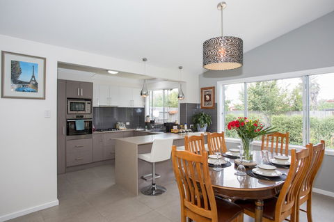 Armidale Cottage - House 2 - Accommodation Asia 18