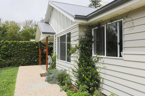 Armidale Cottage - House 2 - Accommodation Asia 2
