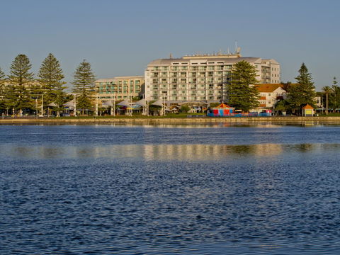 Oaks The Entrance Waterfront Suites - Accommodation Guide 15