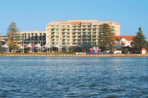 Oaks The Entrance Waterfront Suites - Accommodation Guide 9