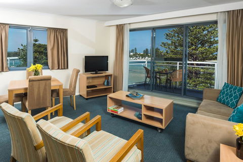 Oaks The Entrance Waterfront Suites - Accommodation Guide 2
