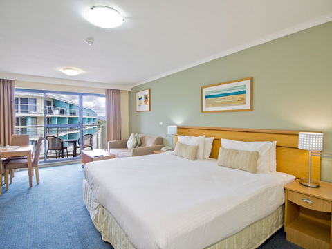 Oaks The Entrance Waterfront Suites - Accommodation Guide 10