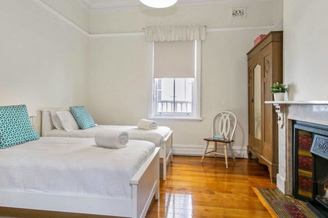 Oversized 2 Bedroom Manly Beach House - Accommodation Asia 5