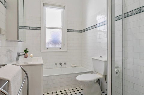 Oversized 2 Bedroom Manly Beach House - Accommodation Asia 8