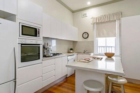 Oversized 2 Bedroom Manly Beach House - Accommodation Asia 3