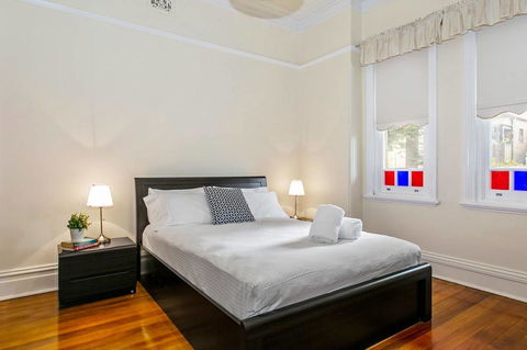 Oversized 2 Bedroom Manly Beach House - Accommodation Asia 6