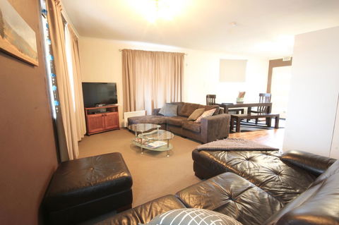 Full Circle Apartments - Accommodation Asia 6
