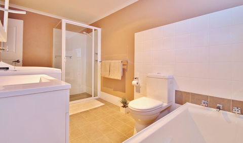 Full Circle Apartments - Accommodation Asia 20