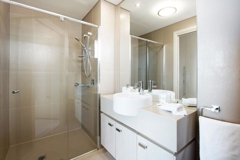 The Junction Palais - Modern And Spacious 2BR Bondi Junction Apartment Close To Everything - Accommodation Guide 2