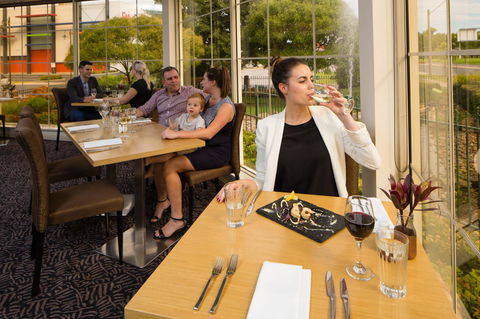 Best Western Plus Hovell Tree Inn - Accommodation Asia 25