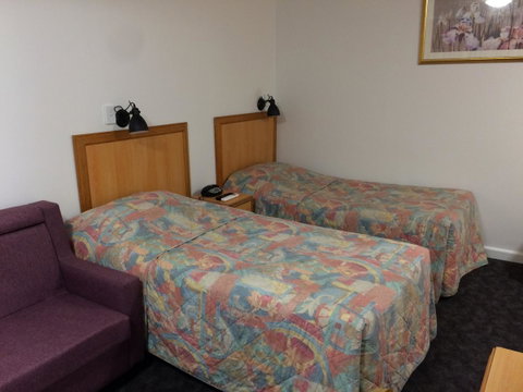 Edgecliff Lodge Motel - Accommodation Guide 17