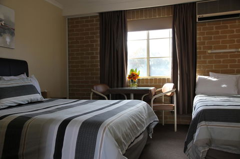 Grand Manor Motor Inn - Accommodation Asia 6