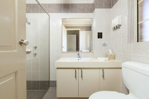 Grand Manor Motor Inn - Accommodation Asia 9