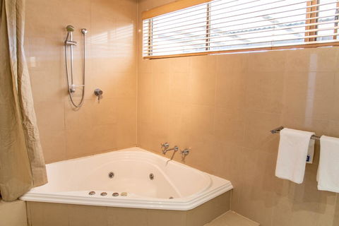 Belmont - Accommodation Asia 11
