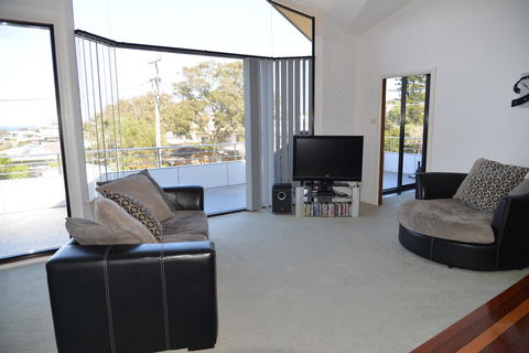 The Boat House - Accommodation Asia 9