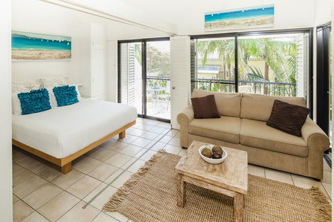 Julians Apartments - Accommodation Guide 13