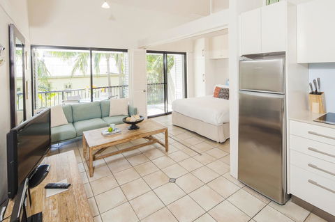 Julians Apartments - Accommodation Guide 30