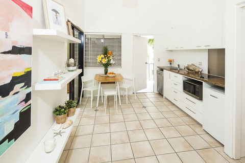 Julians Apartments - Accommodation Guide 14