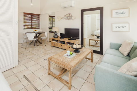 Julians Apartments - Accommodation Guide 17