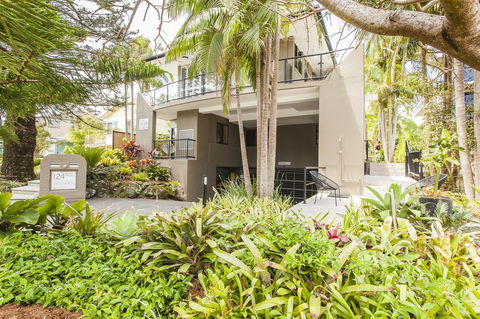 Julians Apartments - Accommodation Guide 11