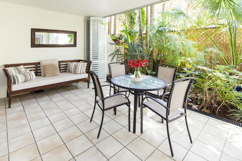 Julians Apartments - Accommodation Guide 28