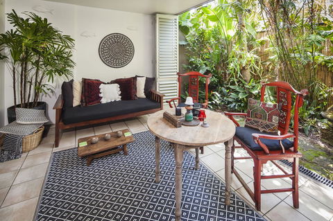 Julians Apartments - Accommodation Guide 20