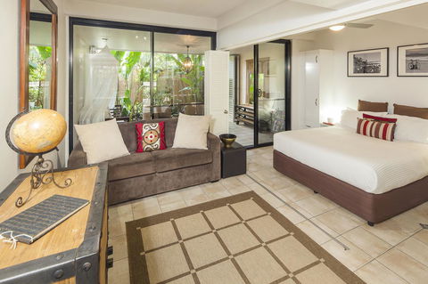 Julians Apartments - Accommodation Guide 19