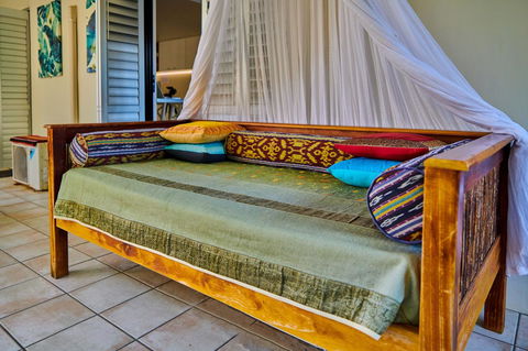 Julians Apartments - Accommodation Guide 8