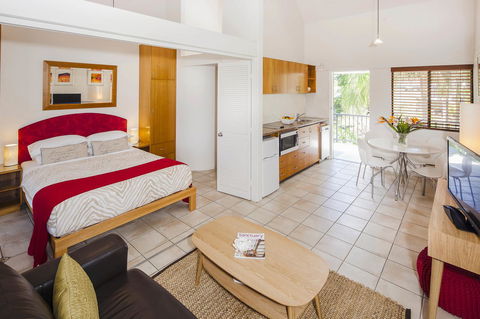 Julians Apartments - Accommodation Guide 21